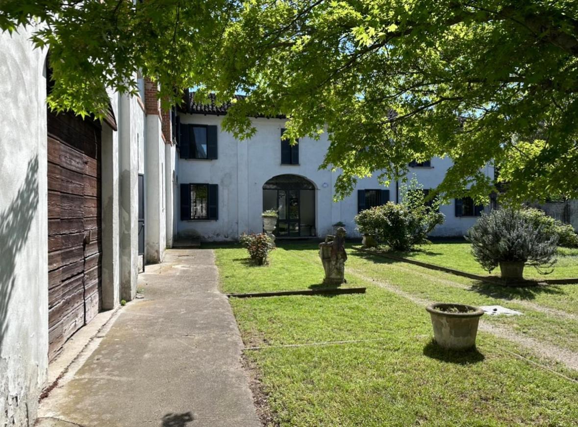 Affascinante Casale Brambilla Vicino Pavia Villa San Zenone al Po Luaran gambar